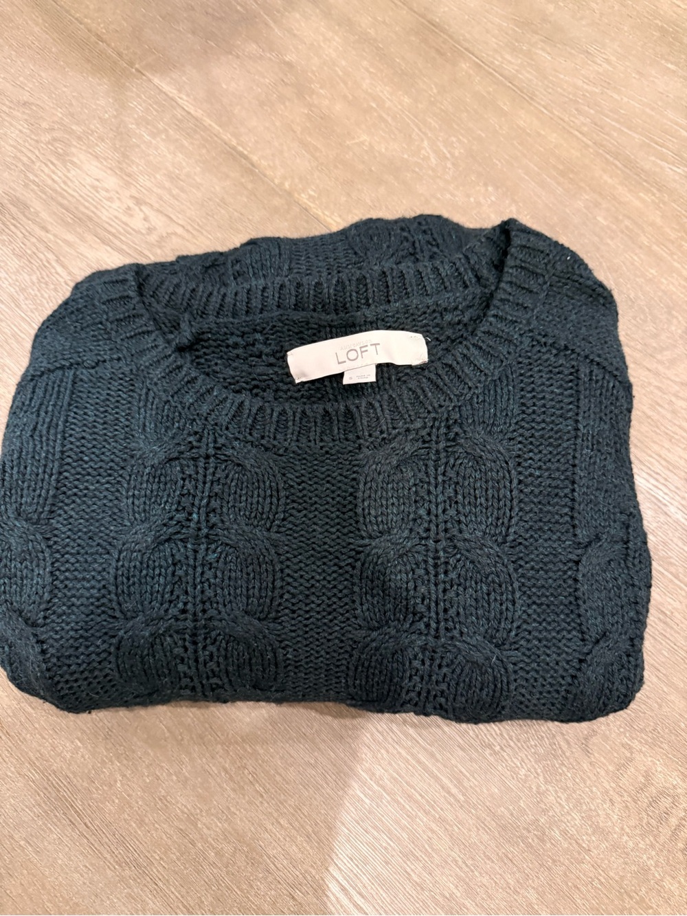 NWOT. LOFT Dark Green Cable Knit Crewneck Sweater